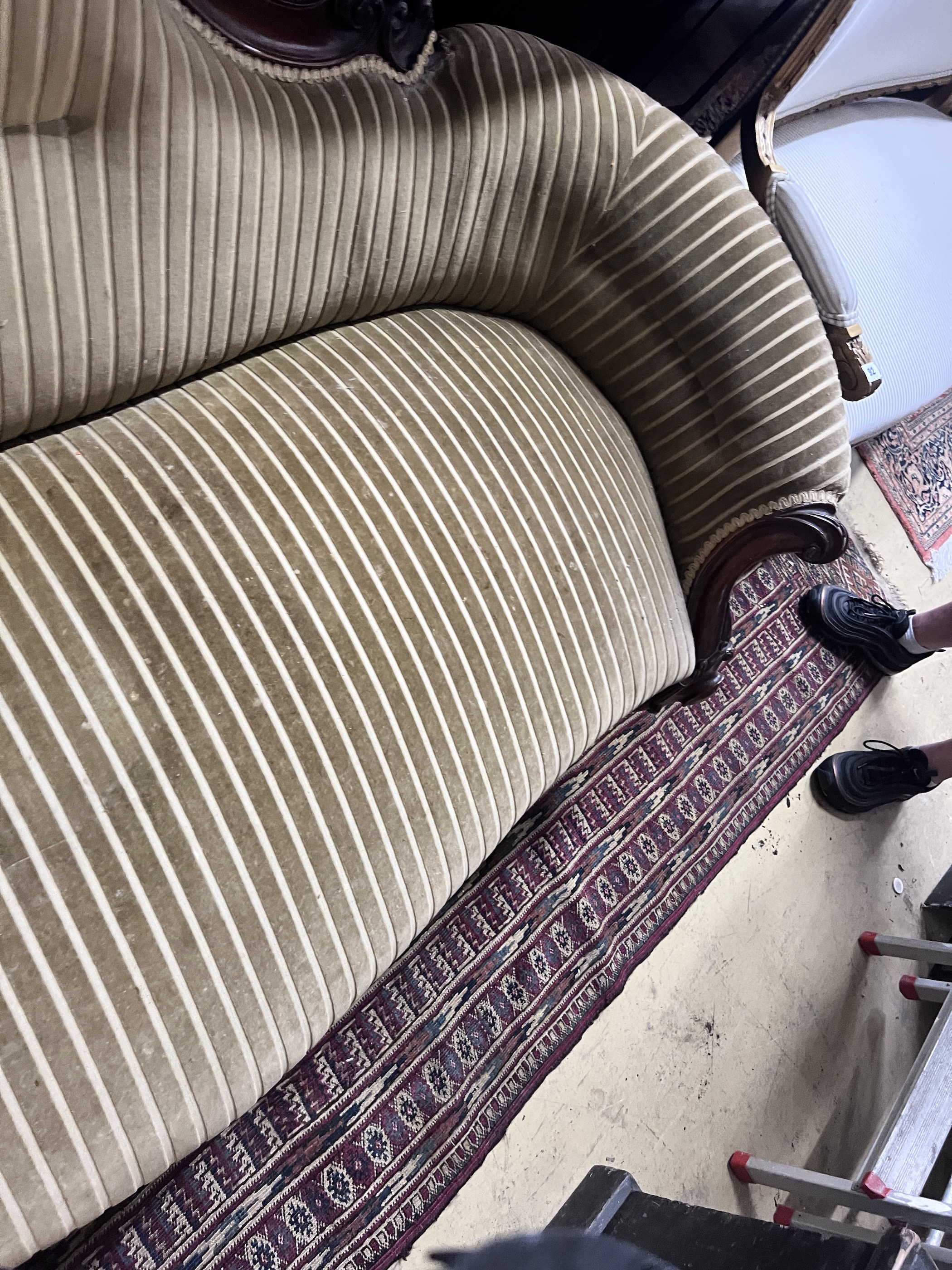 A Victorian carved mahogany settee, length 190cm, width 74cm, height 93cm